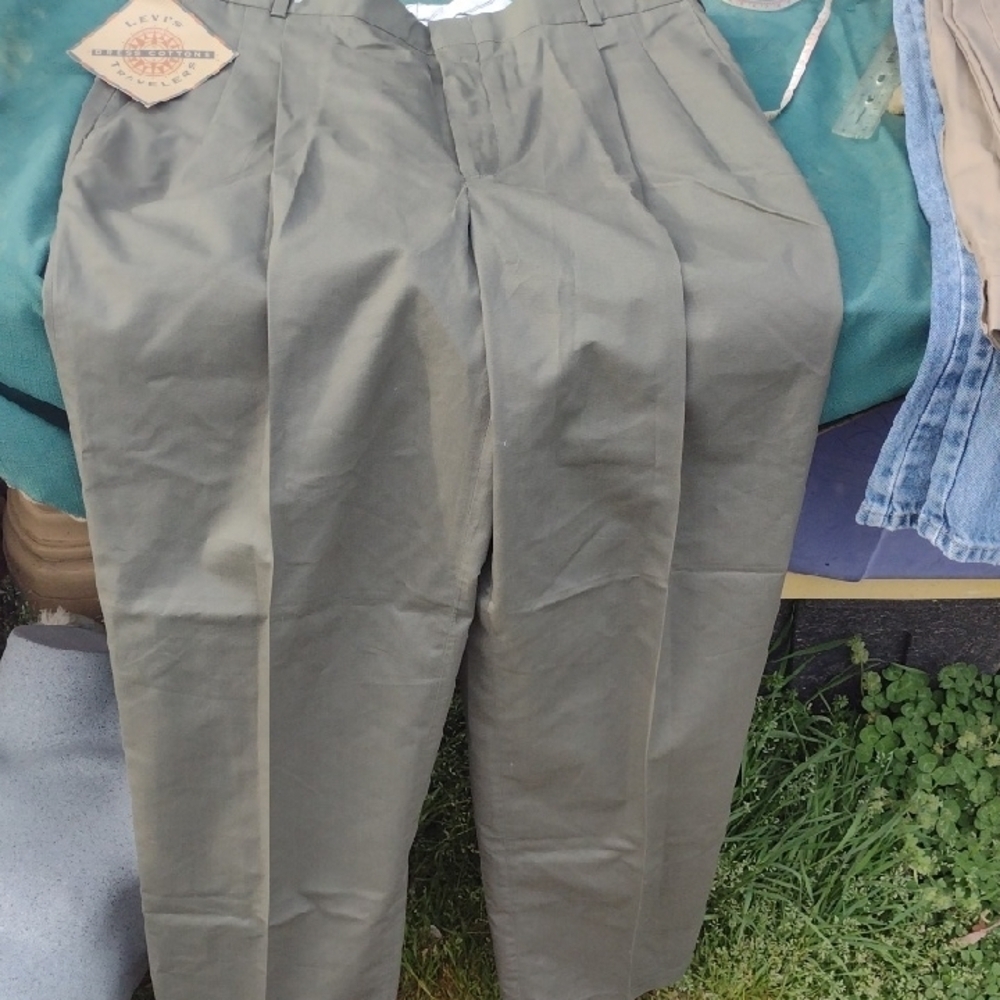 Levi's Men's Olive Pants NWT (34x32)